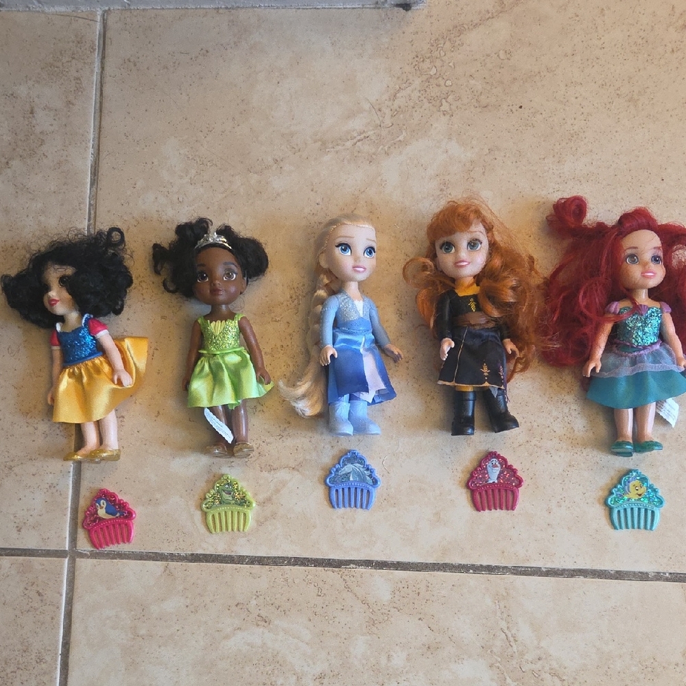 Disney Princess Doll Collection with Comb Accessories